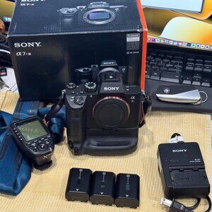 Sony A7riii Camera body and extended batteries with grip and remote flash